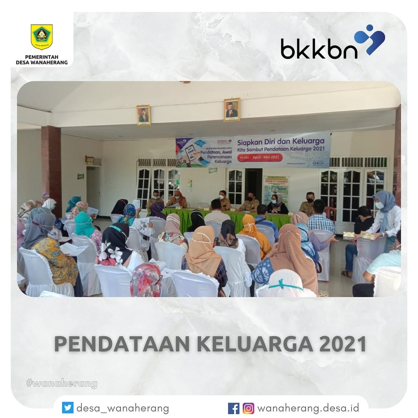 Pelatihan bagi Kader Petugas Pendata Keluarga 2021 di Aula Kantor Desa Wanaherang.
