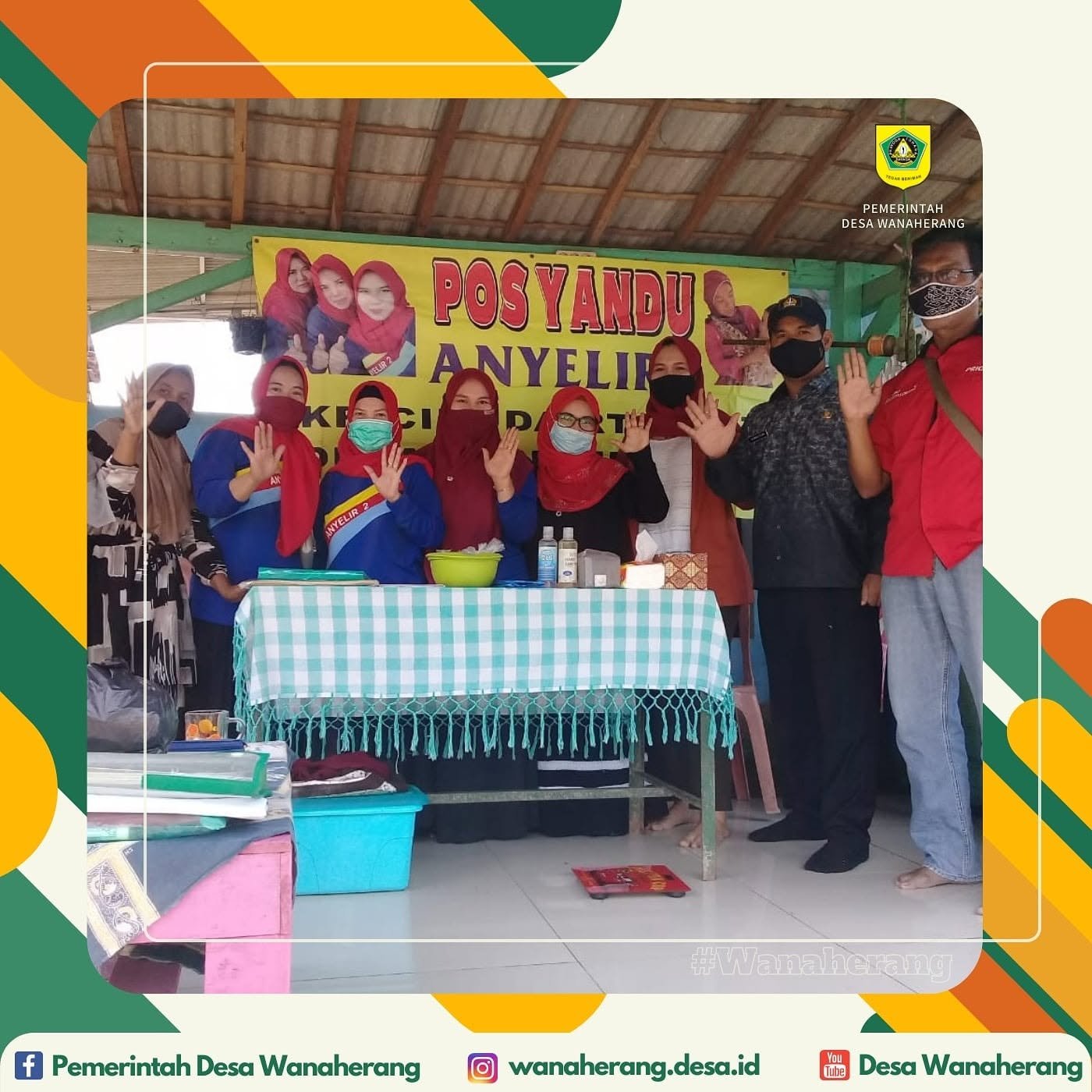 Kegiatan penimbangan di Posyandu Anyelir. Dalam kegiatan ini, hadir juga Kepala Dusun 3 Kp. Cikuda Desa Wanaherang.